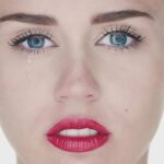 Miley Cyrus - Wrecking Ball